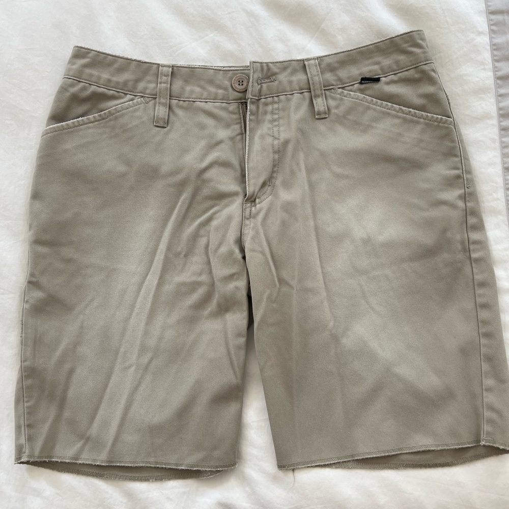 Men’s quicksilver khaki shorts 32